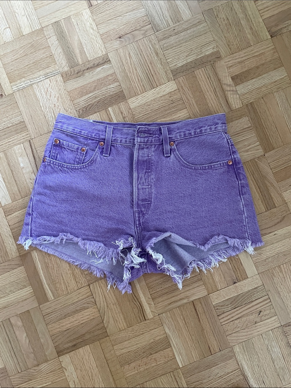 Levi’s 501 W29 purple denim shorts
